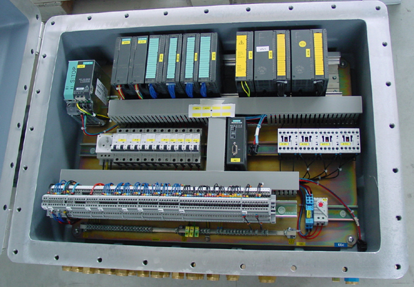 Binnenaanzicht van control box ExdIIB met PLC