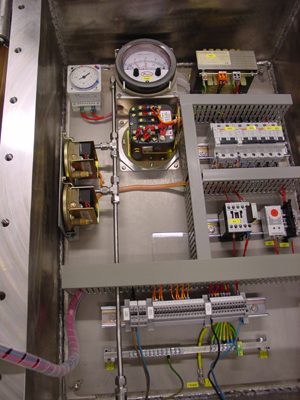 Binnenzicht van een RVS 316 control box ExdIIB