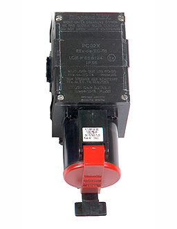 Stopcontact 400V, 32A, 3P+N+PE 1x wartel + 2x plug M25, IP66