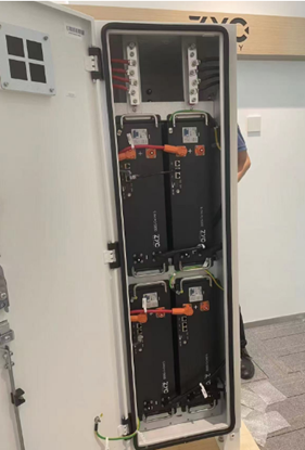 [SIMPO_Cabinet4+] SIMPO Armoire précâblée IP55 pour 4 pcs. SIMPO5000 avec jeu de barres 250A 